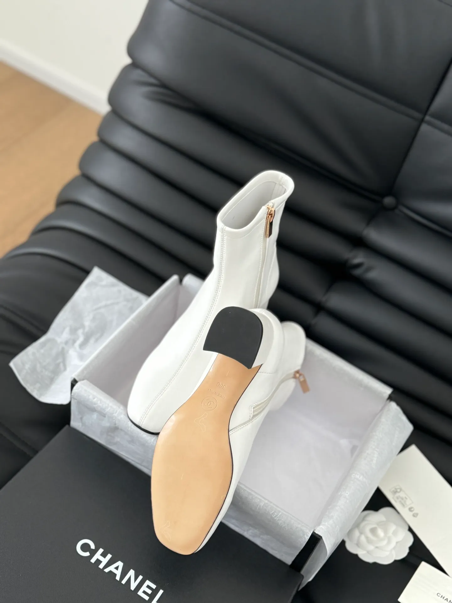 👟👟Ex-factory price 640👟👟 Purchasing-grade Chanel classic new stretch boots series! The leather texture is super good, and the upper is delicate ~ Calfskin upper, sheepskin lining, original outsole! Size:35-39 Other sizes are determined